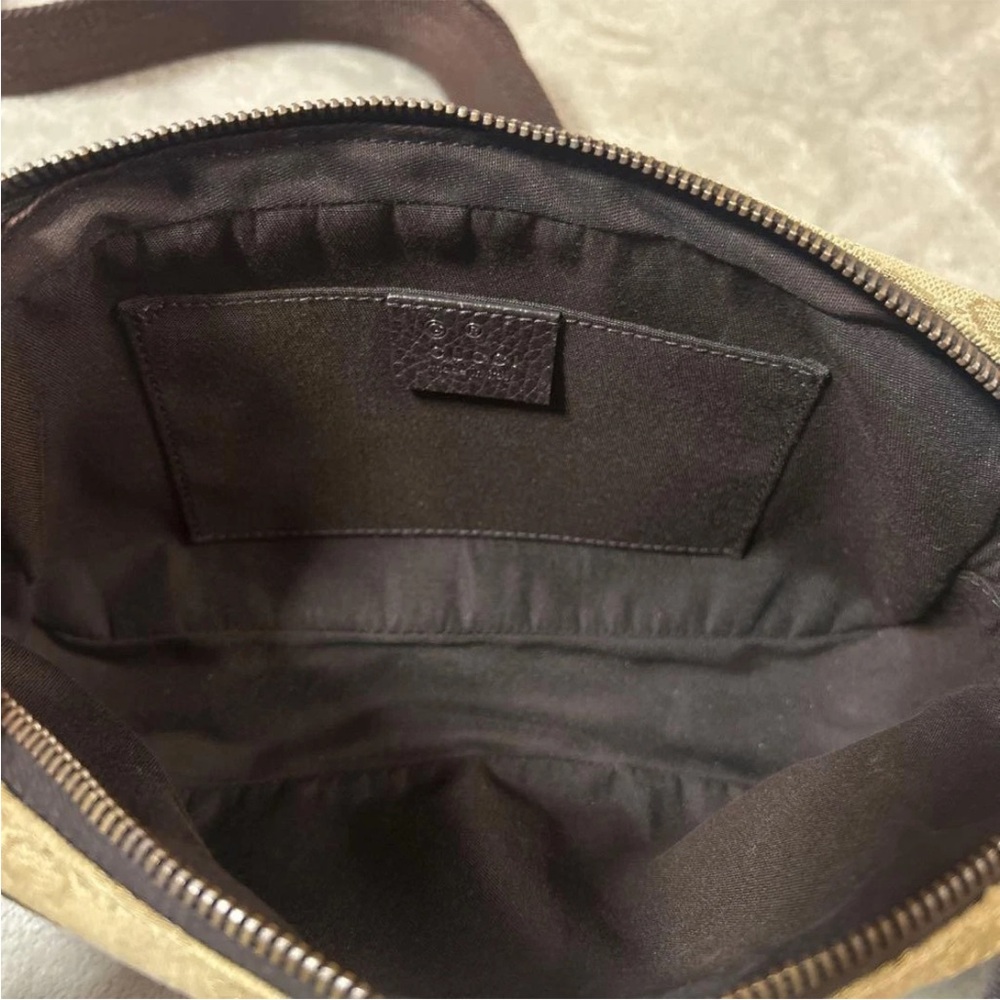 Gucci Beige and Black Monogram Belt Bag - Picture 7 of 10